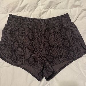 DSG Women's Dark Patterned Athletic Shorts